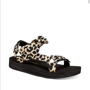 Loeffler Randall Maisie Sporty Sandal in Leopard
🐆